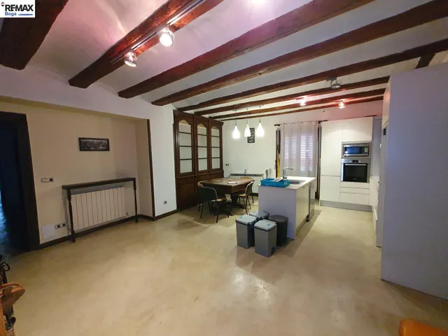 Amplia casa en sitio privilegiado. — 15