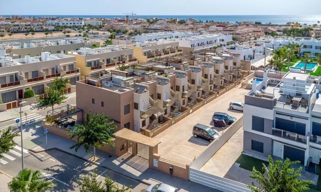 Ático con solárium privado de 47 m2 en Torre de la Horadada — 25