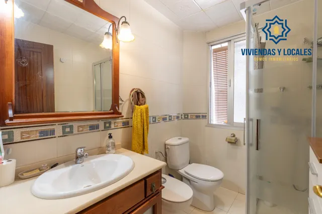 Piso de 3 dormitorios en calle milán, zaidín | muy luminoso y con gran potencial — 18