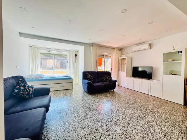 Oferta especial hasta final de año. Vivienda frente centro médico de Beniopa. carrer 1 de Maig — 2