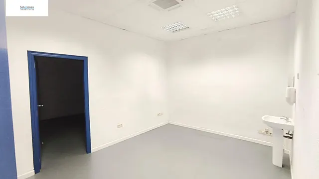 LOCAL DE 1100 M2 EN ZONA FERIA — 21