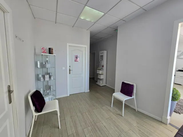 Estupendo local comercial junto a Corte Ingles — 15