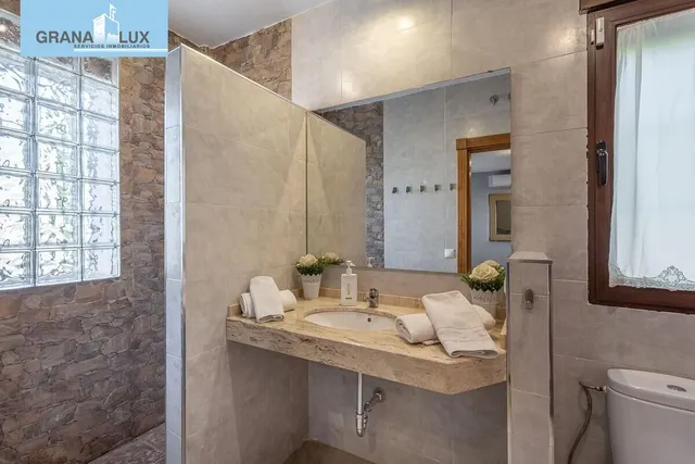 Chalet independiente con pozo propio y placas solares — 17