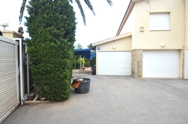SE VENDE MAGNIFICA VILLA EN LA NUCIA — 46