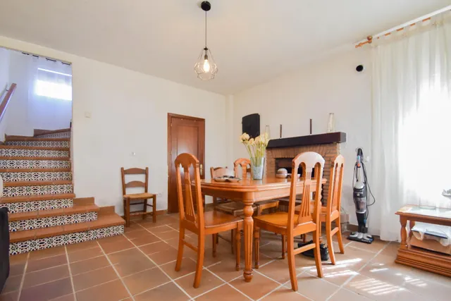¿ Quieres un Chalet para reformar a tu gusto y sacarle rentabilidad desde el primer día ?  Este es el tuyo — 28