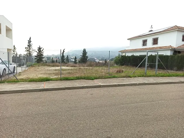 Exclusiva parcela urbana con proyecto en entorno natural pri - foto 3
