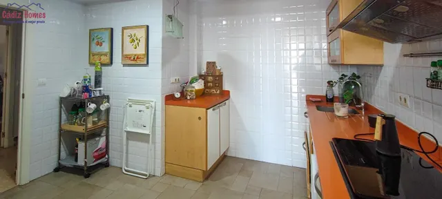 AMPLIA VIVIENDA A LOS PIES DE LA CALETA — 11