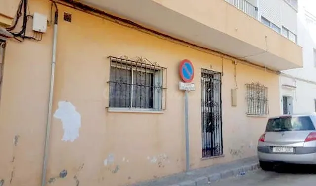 ¡GRAN CASA ADOSADA DE 351 M2 CON ENORME POTENCIAL EN ALGECIRAS! — 3