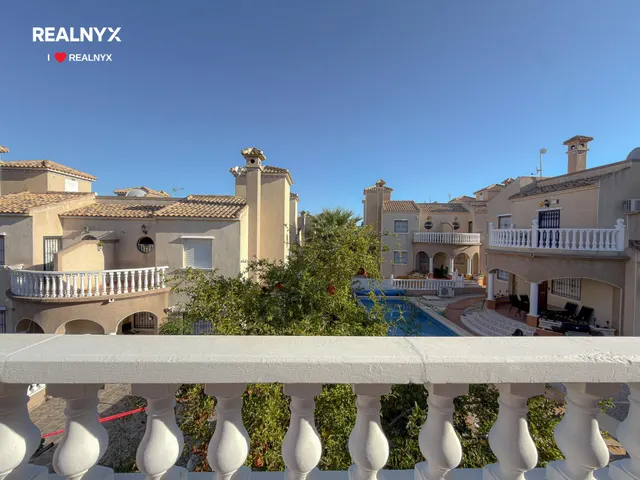 Orihuela Costa! Impresionante Villa Mediterranea con generosa parcela y amplias terrazas + Solarium privado con vistas panorámicas y piscina privada — 17