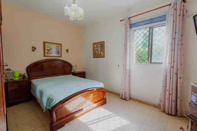 CASA UNIFAMILIAR CON TERRENO URBANO Y GRANDES POSIBILIDADES EN OFRA — 21