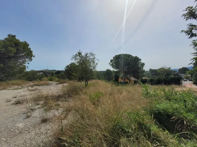 Terreno llano con todos los servicios en El Maset de Masquefa — 6
