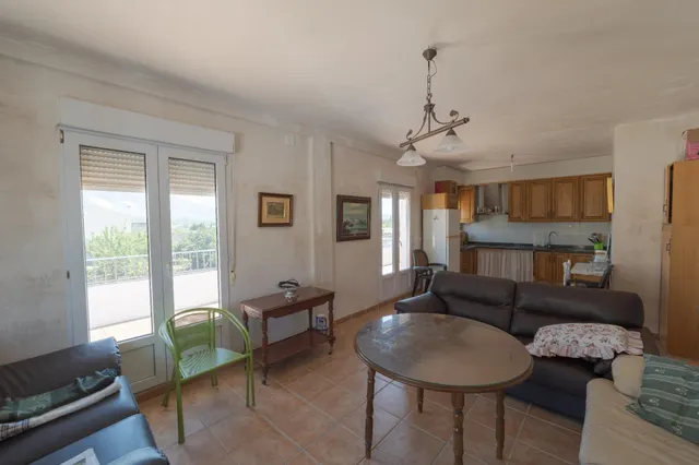 GRAN PARCELA CON VIVIENDA UNIFAMILIAR, 3 APARTAMENTOS, PISCINA Y VISTAS PANORÁMICAS EN PADUL (GRANADA) — 1.430 m2 DE TERRENO — 43