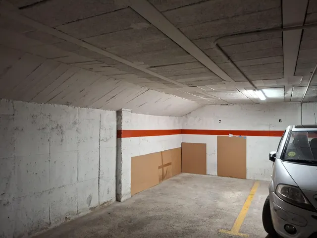 Se alquila garaje en Santa María de Gracia junto Escuela de  - foto 2