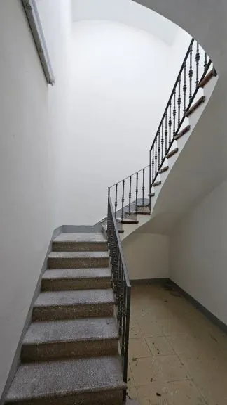 Edifificio neoclasico en el centro de Figueres. — 31
