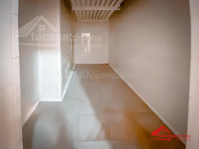 Amplio local comercial en Huerta de la Reina, Córdoba - foto 4