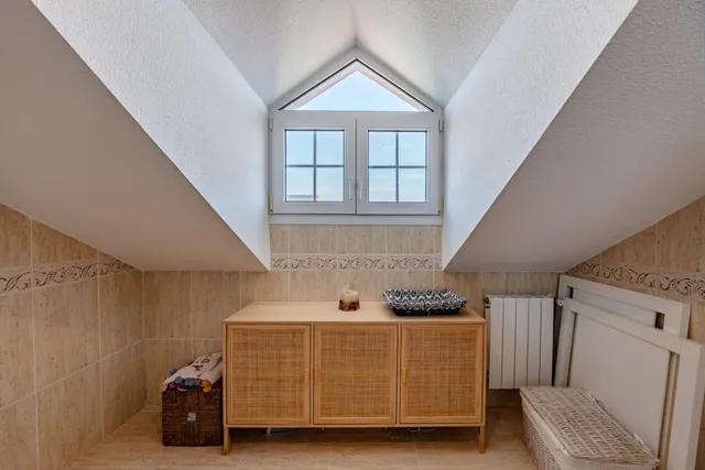 MAGNÍFICO CHALET EN LA SIERRA DE GUADARRAMA PARA VIVIR EN UNA PLANTA Y LISTO PARA ENTRAR A 25 MINUTOS DE MADRID CON PORCHE, JARDÍN Y PISCINA — 34