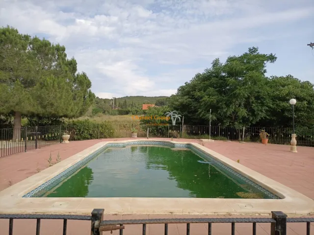 CASA DE CAMPO EN PARCELA CON PISCINA — 2