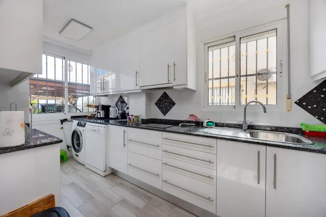 Casa en venta en Lo Crispín con 3 dormitorios, piscina, jardín y terraza cerca de Torrevieja y Guardamar — 14