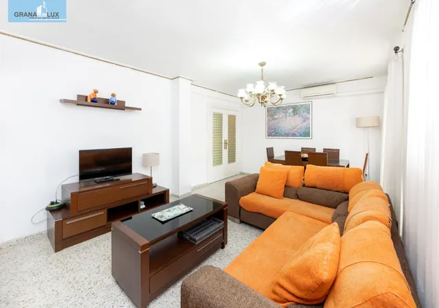 ¡Oportunidad única! Ático de 4 dormitorios y 2 baños con gran terraza frente al Colegio Agustinos (Arabial) — 10