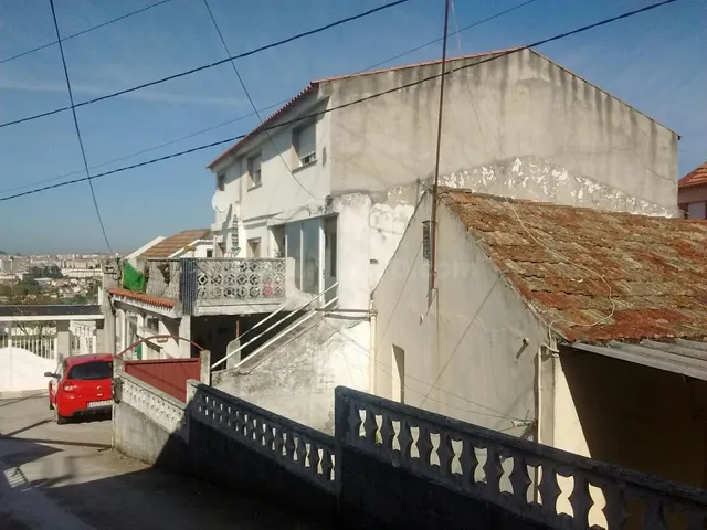 Se vende Casa Adosada OKUPADA en Camino Camino Boucia-Lavado