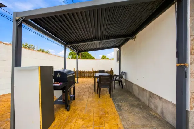 Venta de chalet en pago de humo con piscina privada — 6