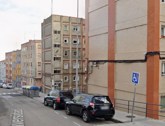 SE VENDE inmueble ALQUILADO en Santander - foto 2