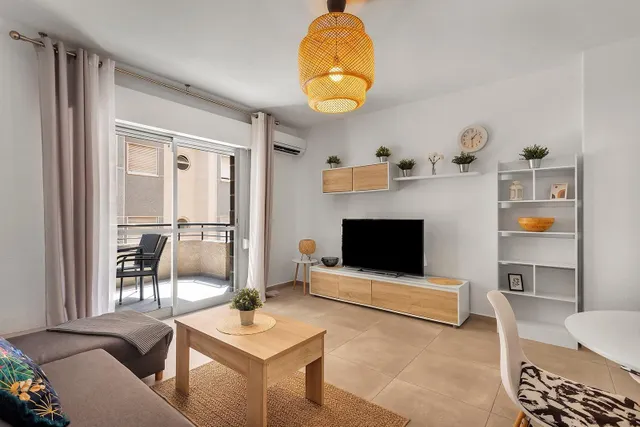 Apartamento reformado y espacioso (aprox. 101 m2 - 1.ª planta) con balcón orientado al sureste ¡y a tan solo 175 m de la Playa de los Locos! — 7