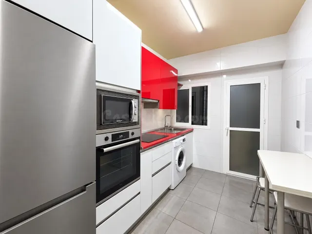 AMPLIO PISO DE 120 m2 CON 4 DORMITORIOS Y ASCENSOR EN ALTAMI - foto 3