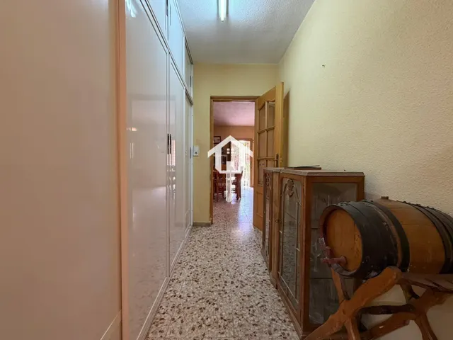 Casa independiente en moralet, Alicante. dos viviendas independientes, 3.700m2 de parcela, 5 habitaciones, 3 baños, piscina — 36