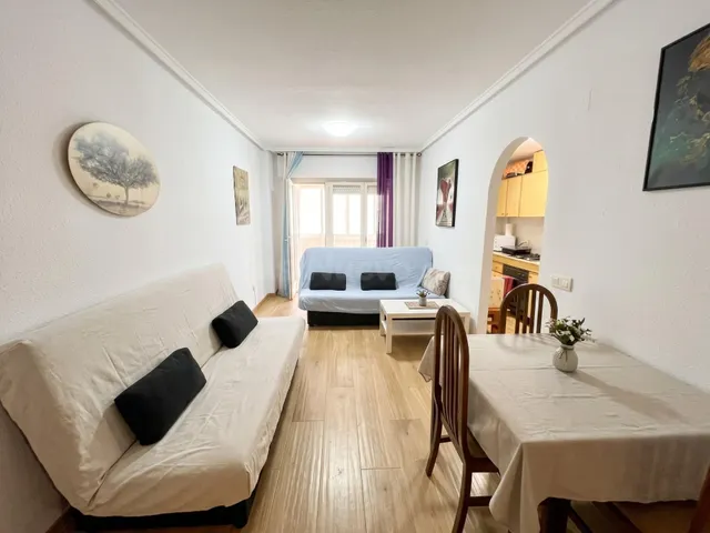 Gran apartamento en Torrevieja: 1 hab, 1 baño — 2