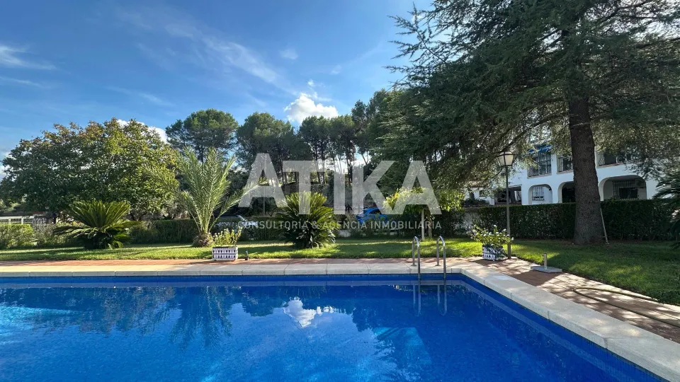 Chalet con piscina ubicado cerca del casco urbano en Ontinyent