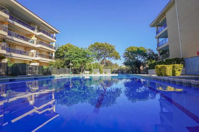 Piso reformado en Cambrils con piscina y parking incluido — 3