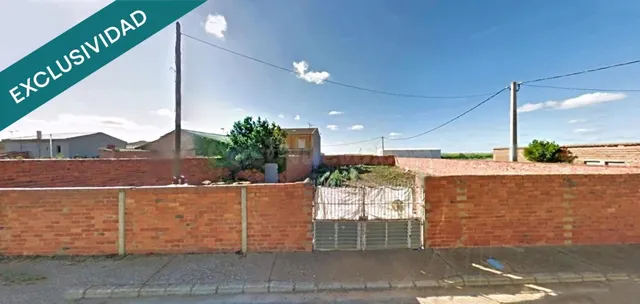 Parcela Urbana de 551 m² con Pozo, Luz en Linde y Gran Poten