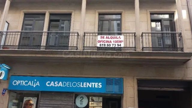 SE ALQUILA OFICINA EN EL CENTRO