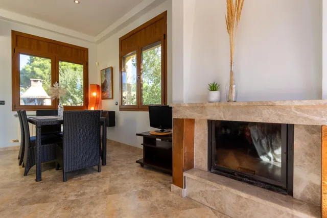 Espectacular Chalet en Mont-Roig del Camp con Piscina y Amplio Jardín — 12