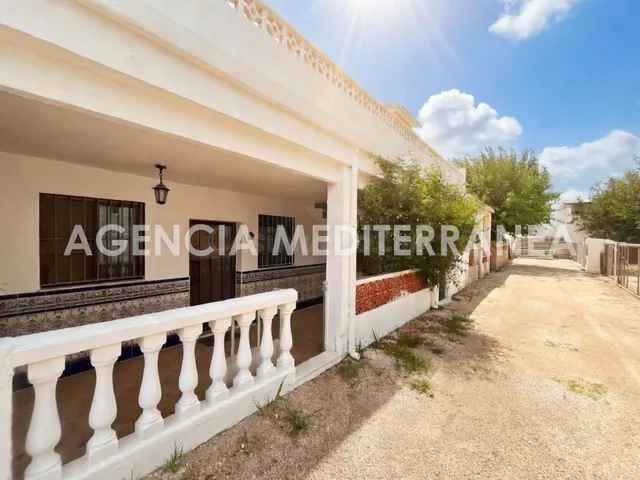 Casa / Chalet adosado ubicado en 1ª linea de la playa Devese