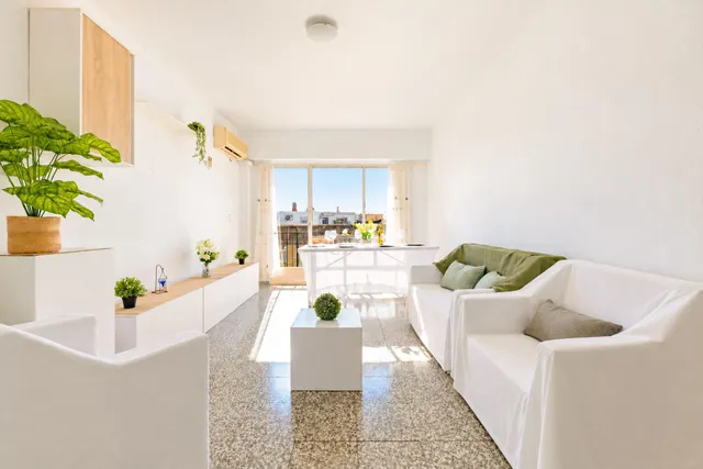 Piso con gran balcón en Avenida Burjasot — 2
