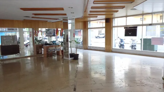 ALQUILER DE LOCAL COMERCIAL - foto 4