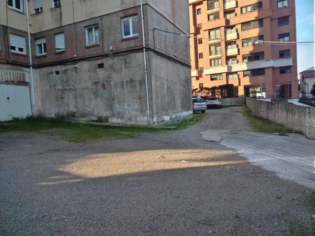 LOCAL-GARAJE CON ENTRADA INDEPENDIENTE - foto 2