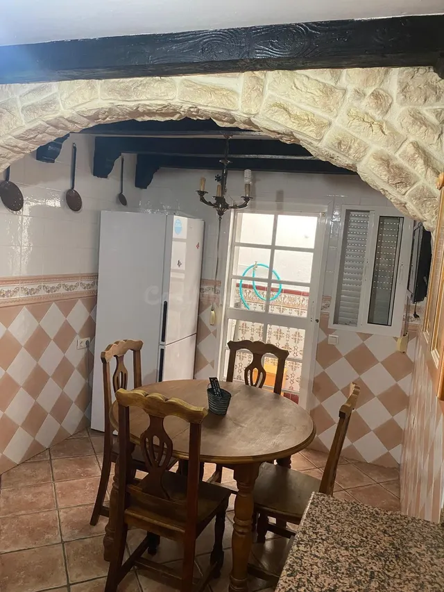 ¡ADOSADO EN SAN BERNABÉ CON GARAJE Y PATIO! — 4