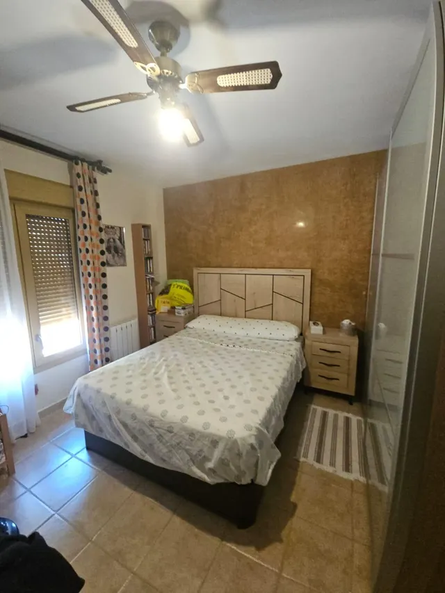 229 m2, 3 plantas y 8 placas solares para vivir sin mirar el recibo a fin de mes — 38