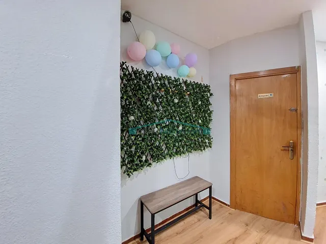 Se traspasa ludoteca-cafetería en Tavernes Blanques — 36