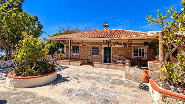 Finca exclusiva en Vilaflor · 2 viviendas, viñedo, bodega y piscina — 5