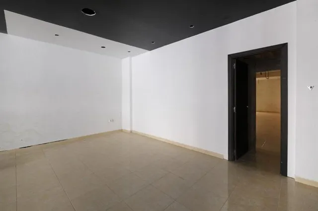 local comercial en avenida principal — 23