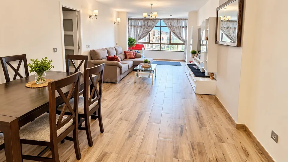 Vivienda amplia de 3 dormitorios, 2 baños en el corazón de Torremolinos