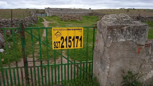 OPORTUNIDAD !!Parcela alargada al lado de Arroyo de la Luz - foto 2