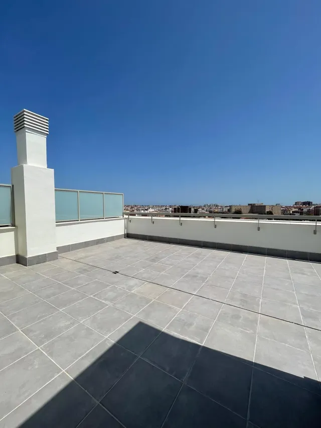 ÁTICO A ESTRENAR EN PATRAIX CON DOS TERRAZAS PRIVADAS, GARAJE, TRASTERO, PISCINA Y GIMNASIO — 28