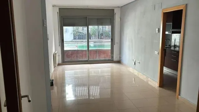 Se vende Piso OKUPADO en Rúa Doctor Aymerich Gilaberto 2 Ter