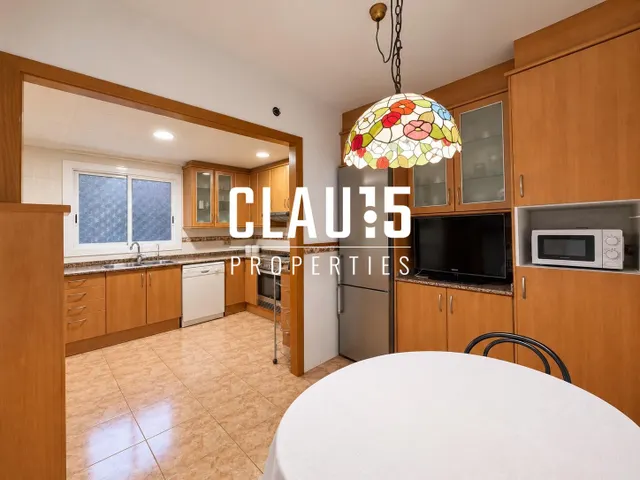 Exclusivo piso esquinero en venta a 10 min de la playa en Canet de Mar — 7