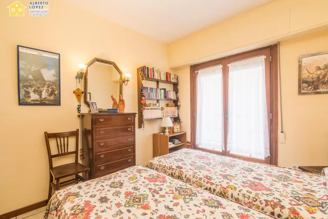 Apartamento en venta en primera línea de playa en Los Arenales del Sol, la propiedad está afectada por la Ley de Costas — 32